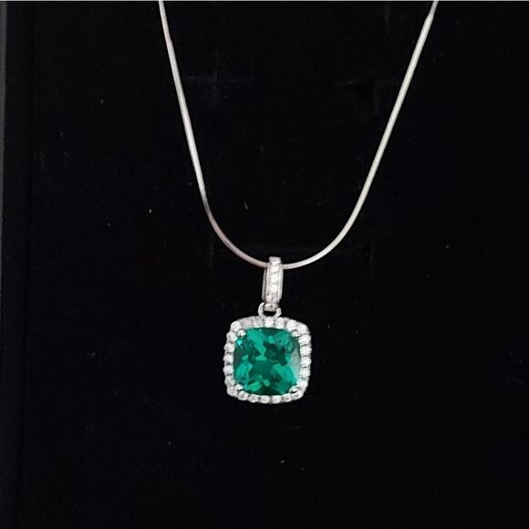 2.1 Carat Emerald Sterling Silver Necklace - Picture 1 of 9